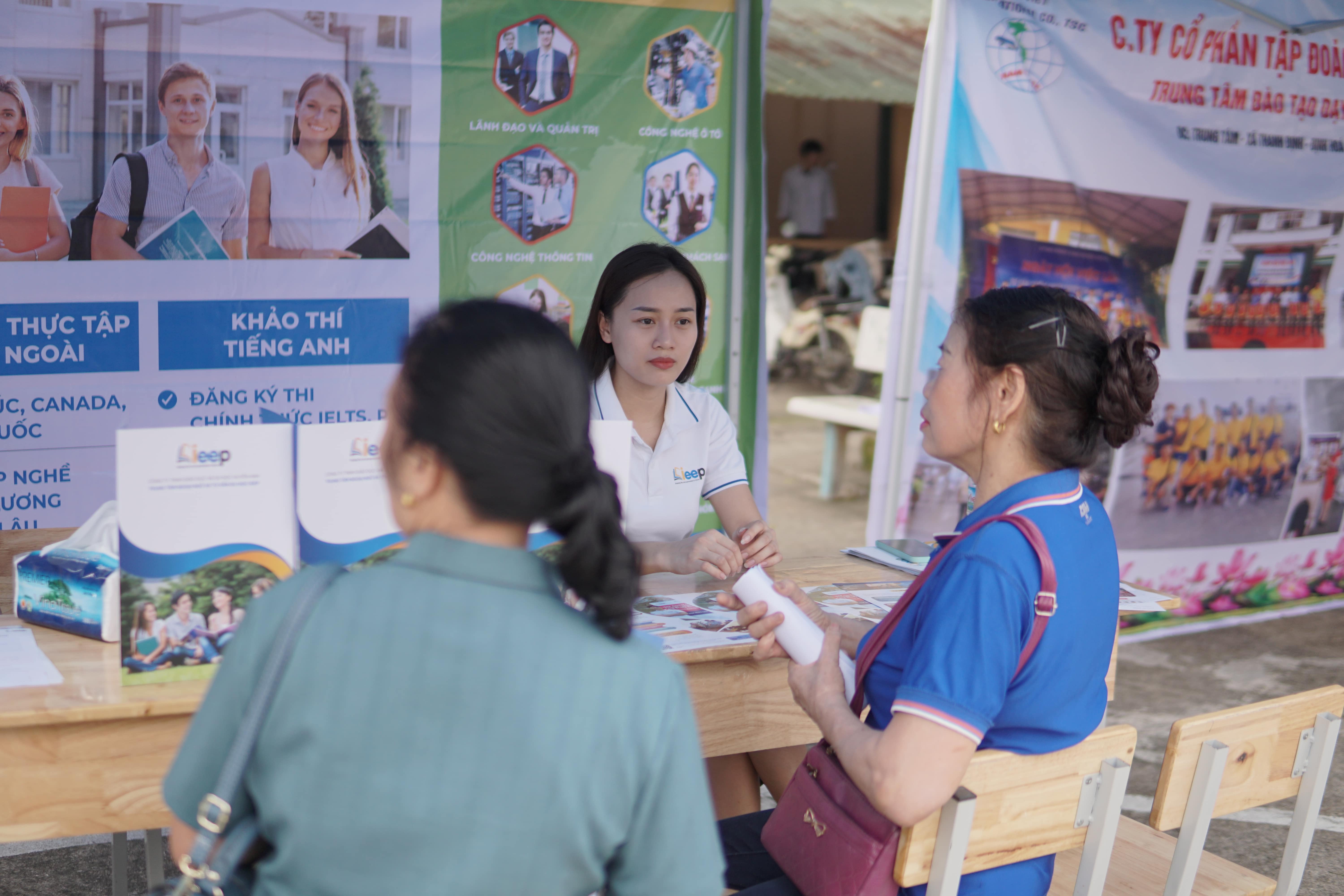 hội việc làm định hóa 3.jpg